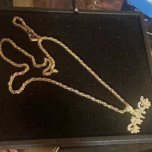 Elegant Gold Necklace with Sparkling Accents